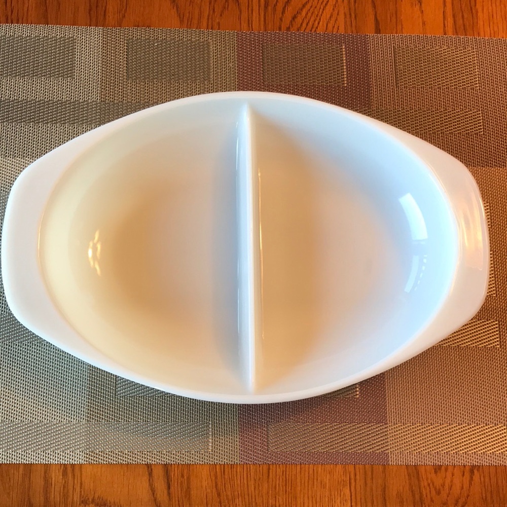 “Pyrex” Vintage 1 1/2 Qt. Divided Dish